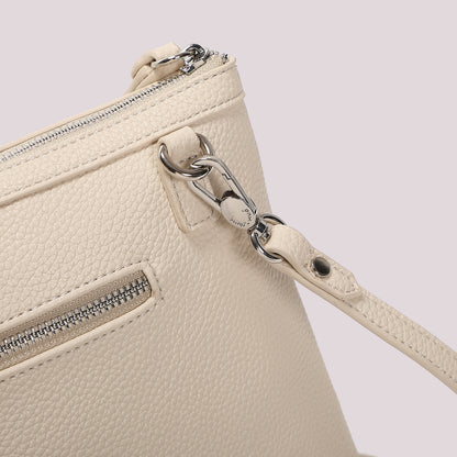 BORSA A BUSTA CON PICCOLE BORCHIE