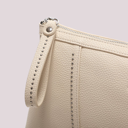 BORSA A BUSTA CON PICCOLE BORCHIE