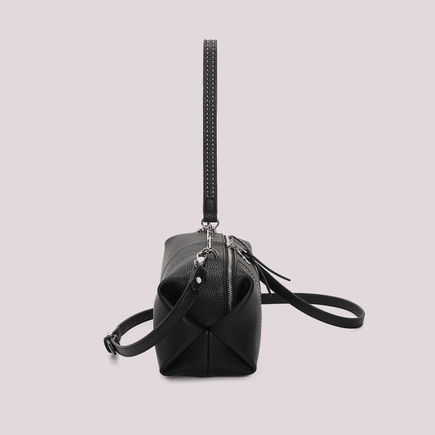 BORSA A SPALLA CON PICCOLE BORCHIE