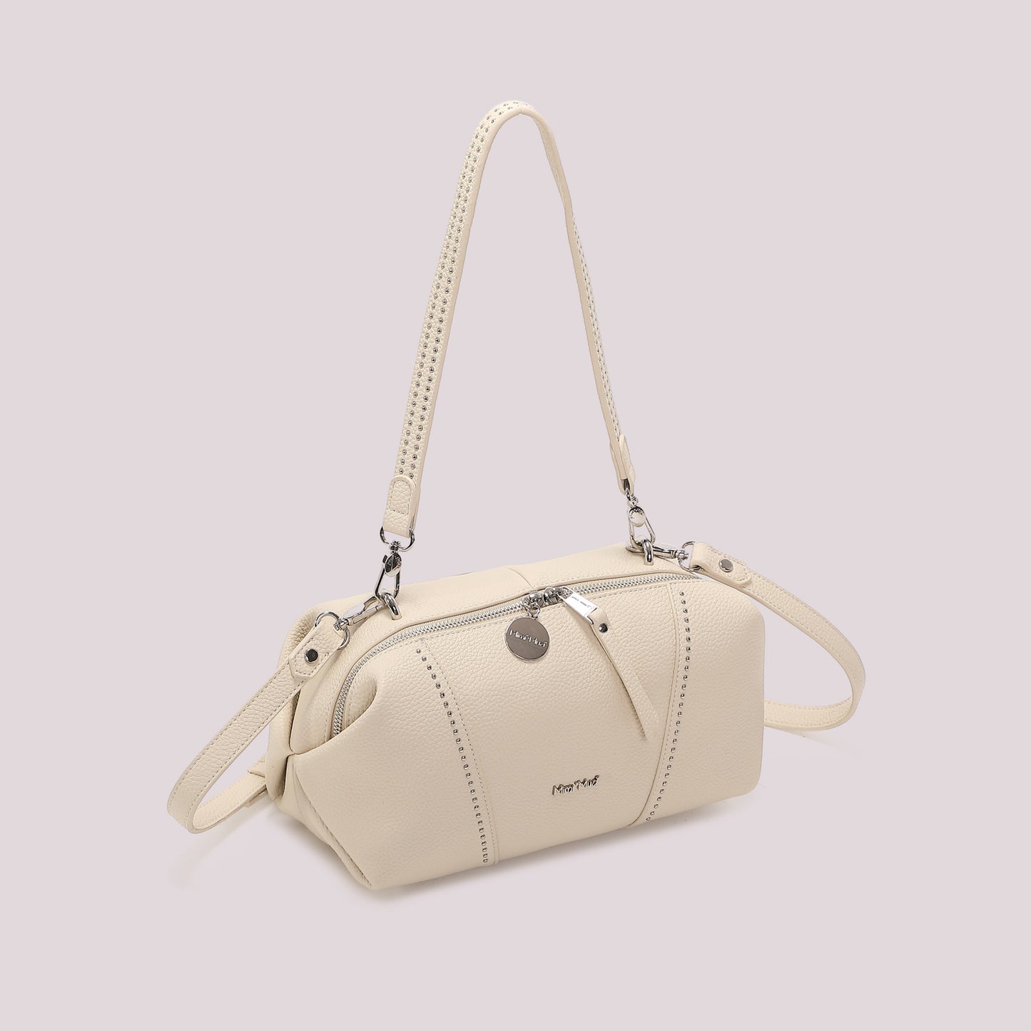 BORSA A SPALLA CON PICCOLE BORCHIE