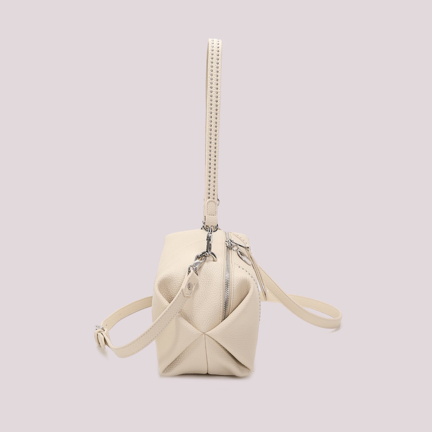 BORSA A SPALLA CON PICCOLE BORCHIE