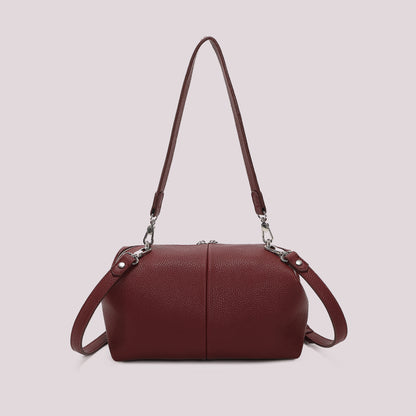BORSA A SPALLA CON PICCOLE BORCHIE