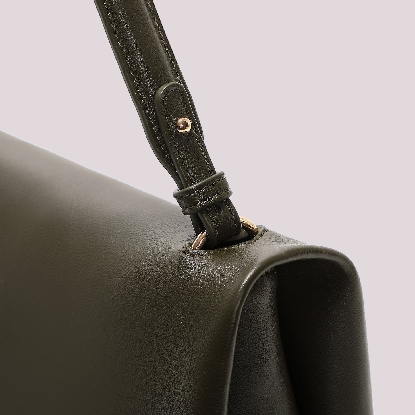 BORSA A SPALLA CON DETTAGLIO DORATO