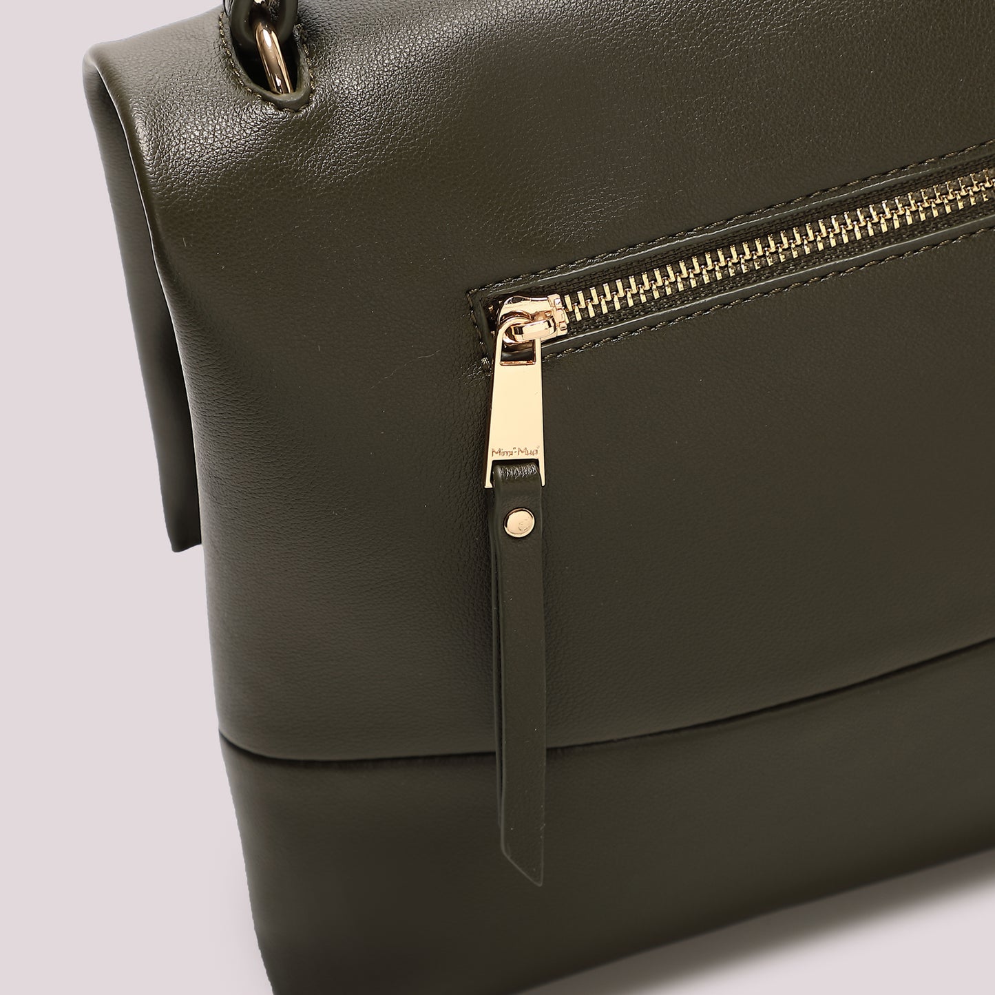BORSA A SPALLA CON DETTAGLIO DORATO