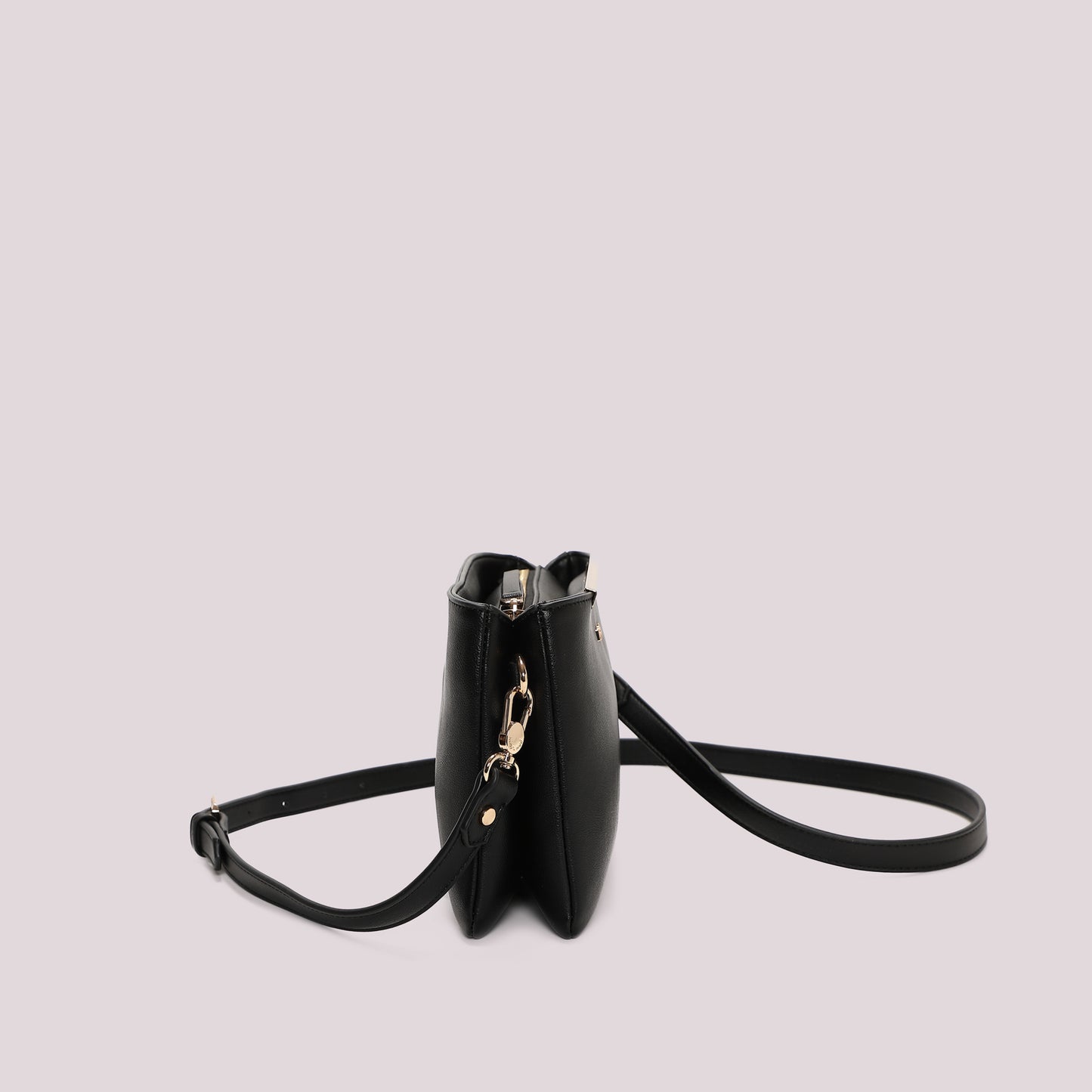 BORSA A TRACOLLA CON DETTAGLIO DORATO