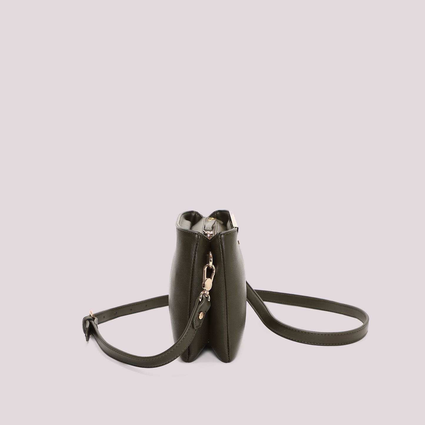 BORSA A TRACOLLA CON DETTAGLIO DORATO