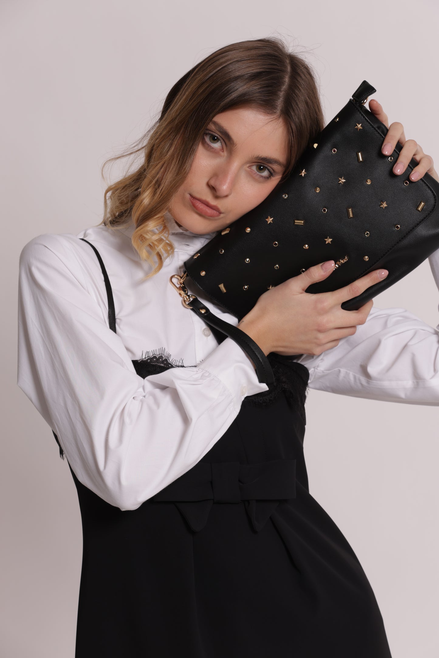 BORSA A BUSTA CON APPLICAZIONI COLORATE