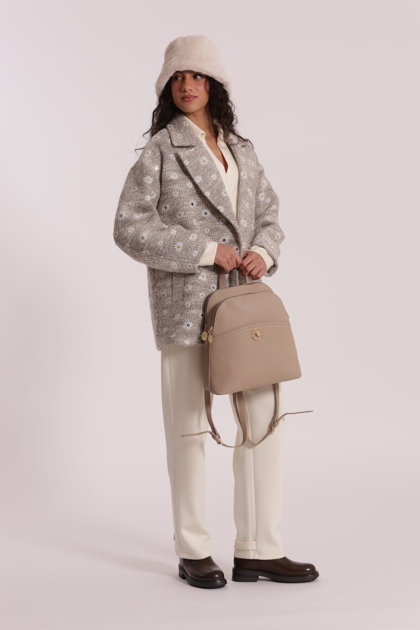 ZAINO CON CHIUSURA VERNICIATA IN TINTA