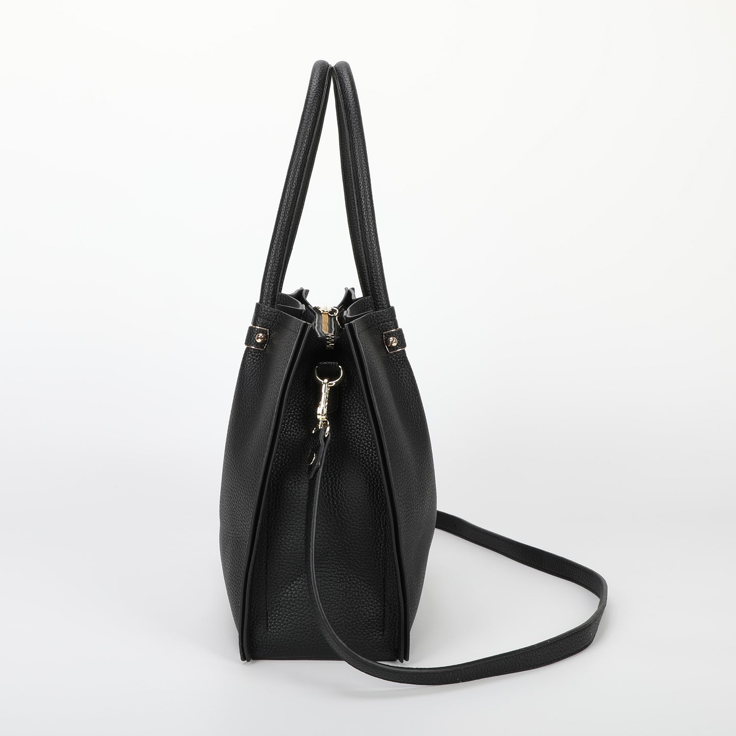 BORSA A SPALLA CON RIFINITURE IN TINTA