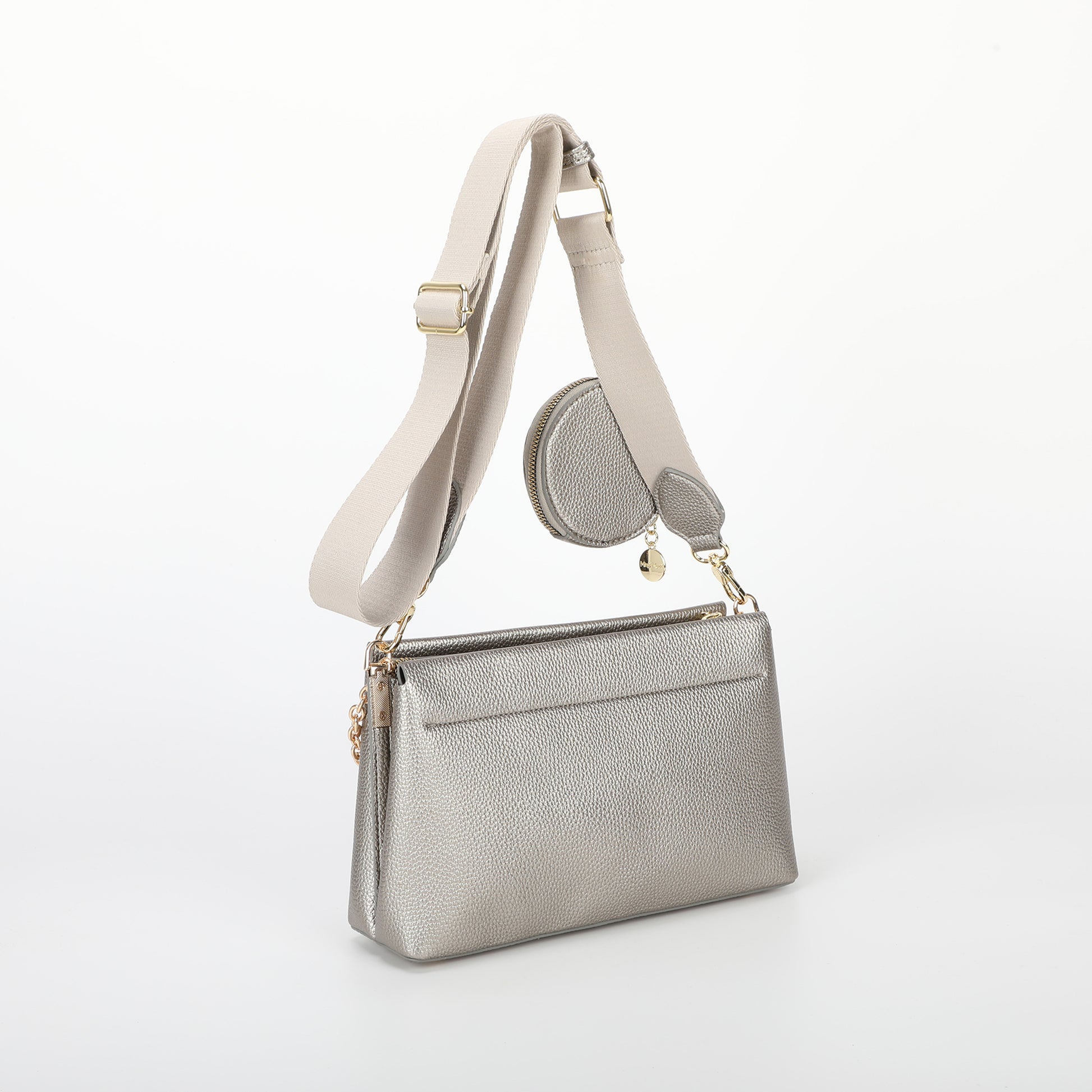 BORSA A TRACOLLA CON DETTAGLIO APPESO