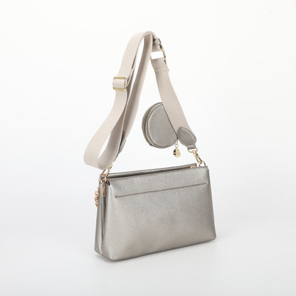 BORSA A TRACOLLA CON DETTAGLIO APPESO