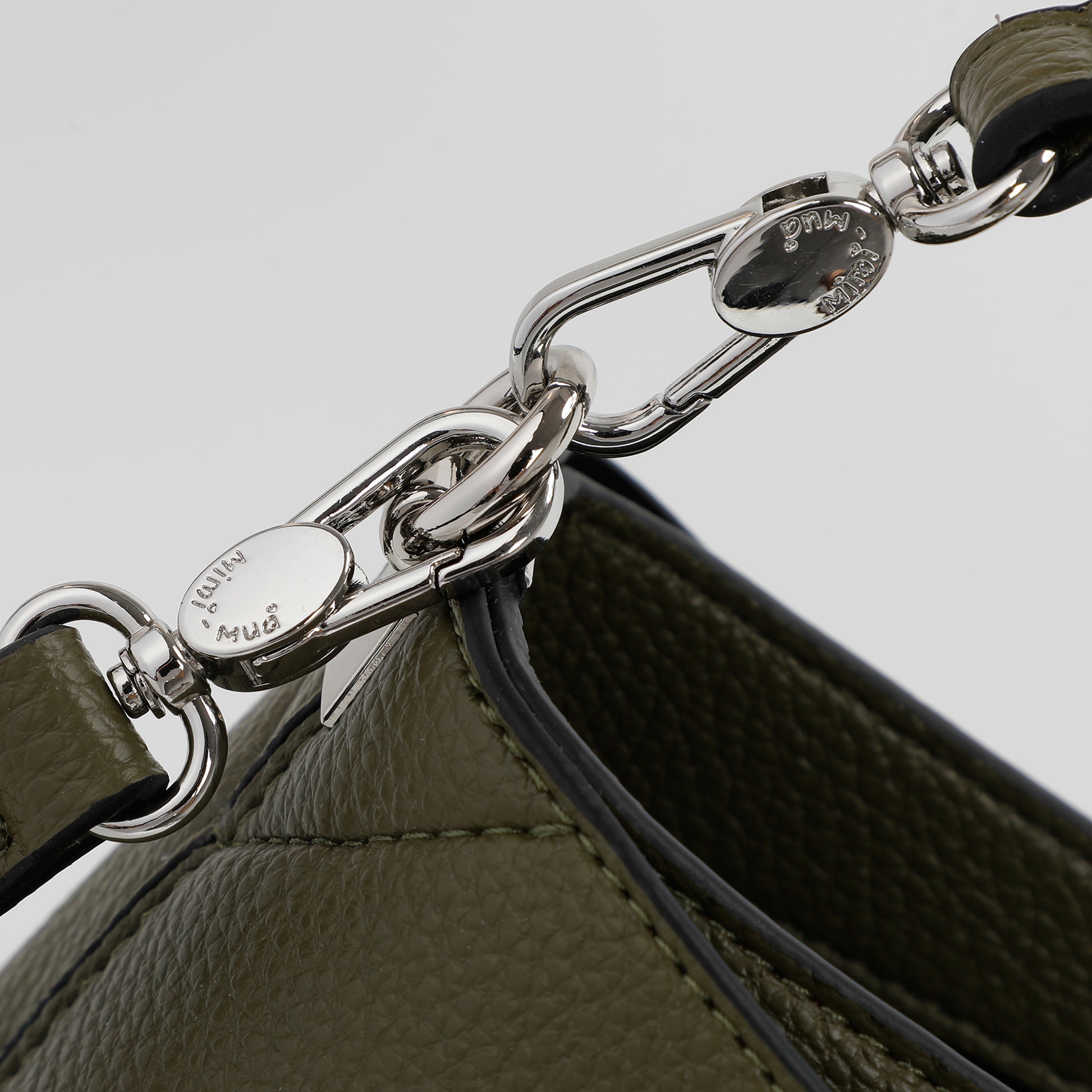 BORSA A SPALLA MEDIA CON BORDI NERI