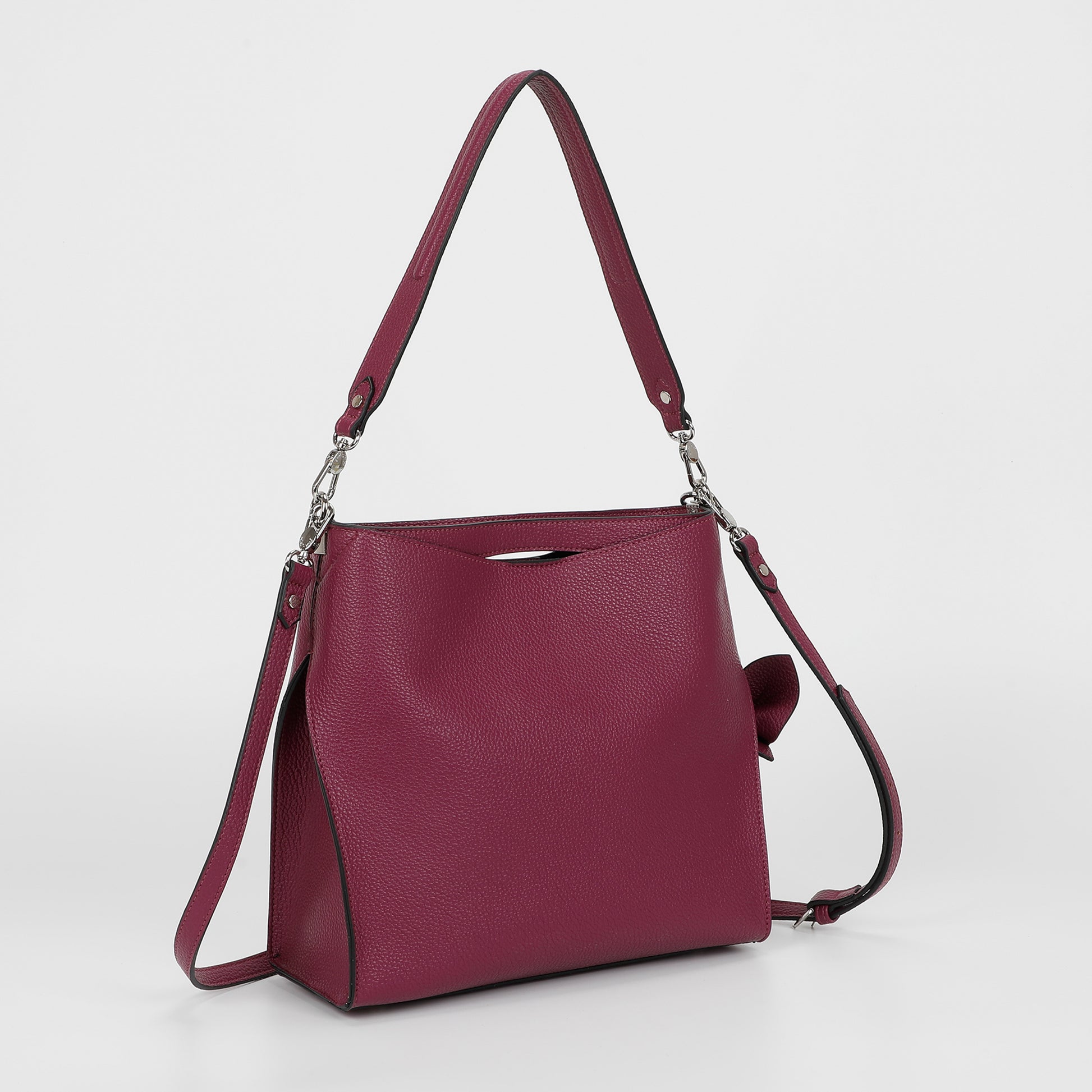 BORSA A SPALLA GRANDE CON BORDI NERI