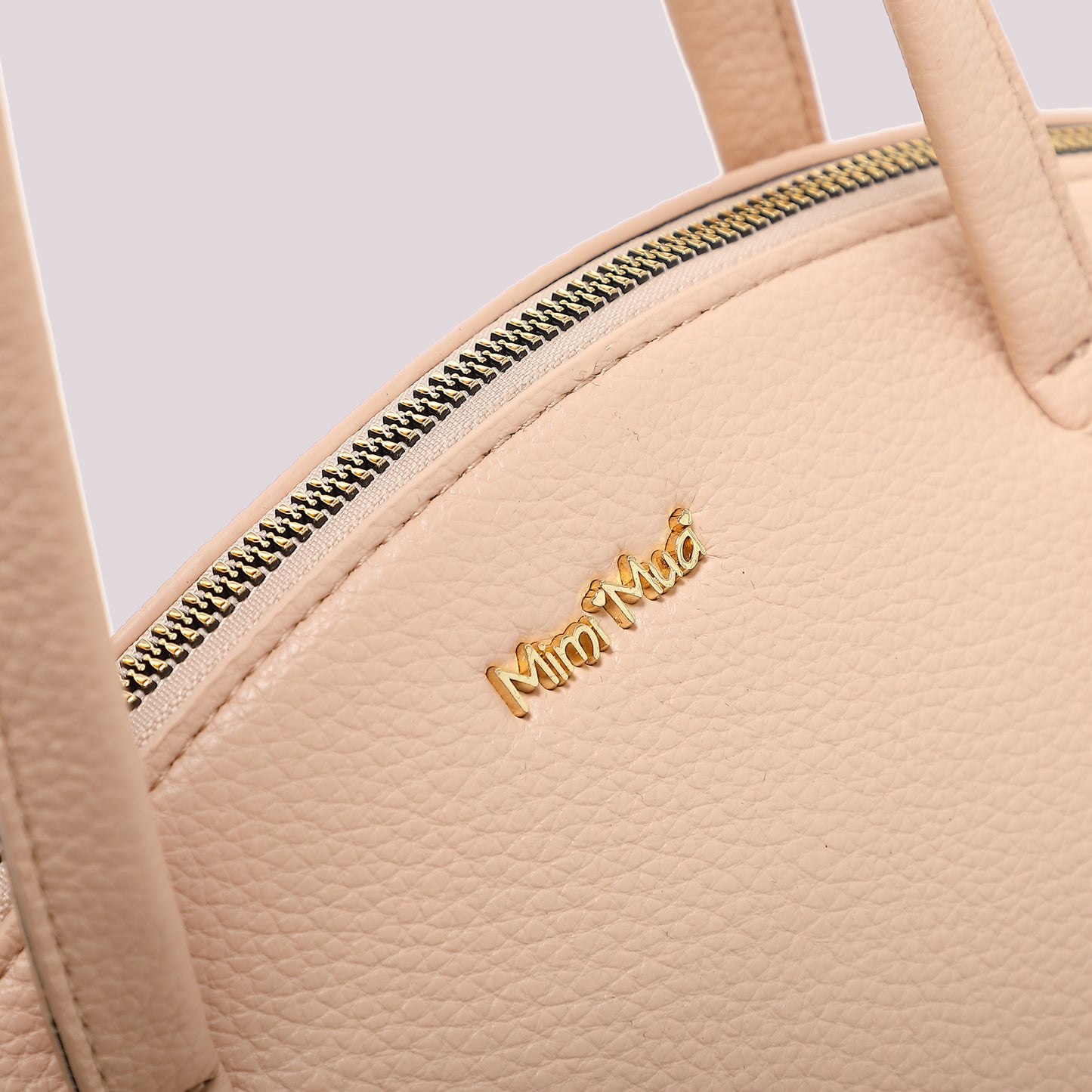 BORSA A SPALLA CON NODO AI MANICI