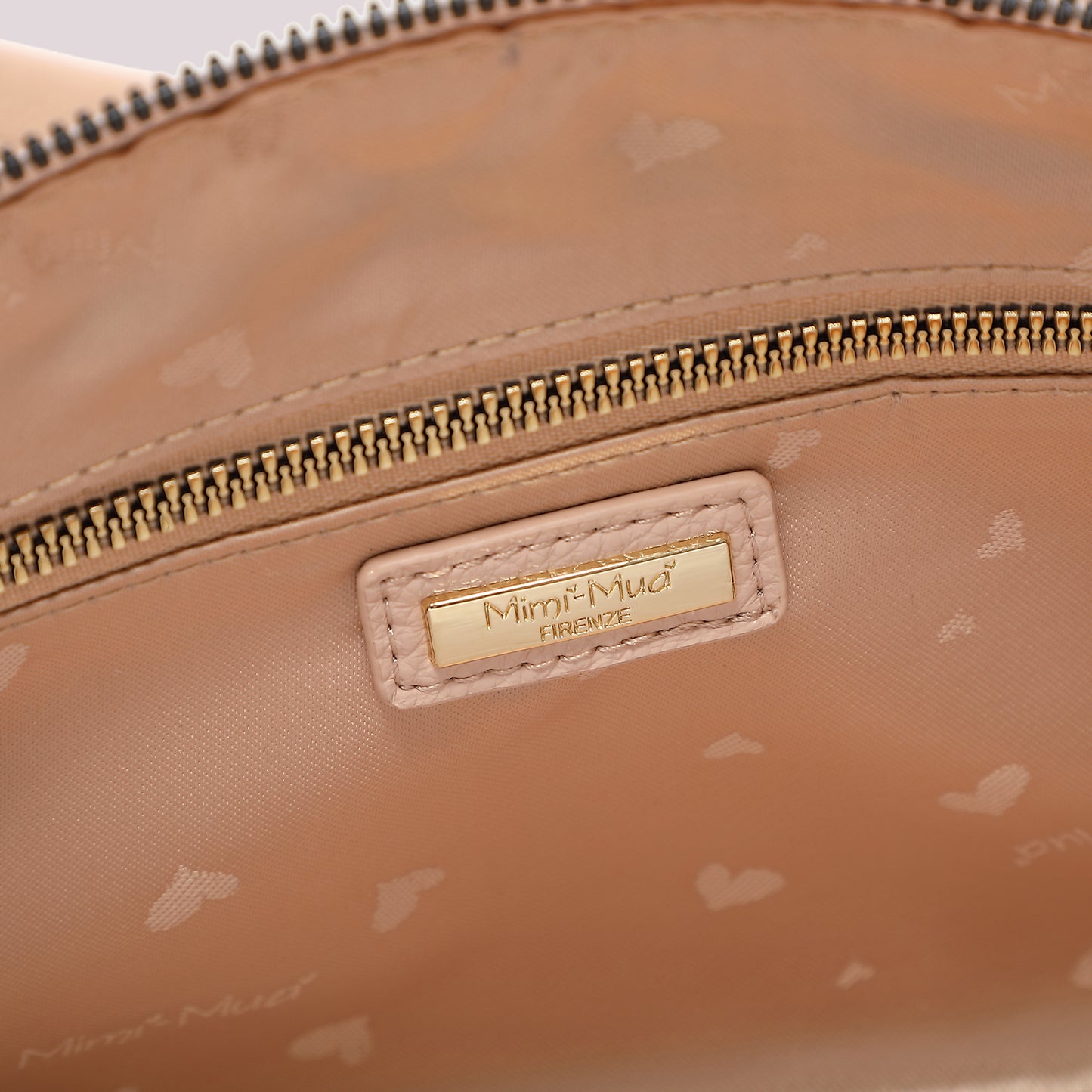 BORSA A SPALLA CON NODO AI MANICI