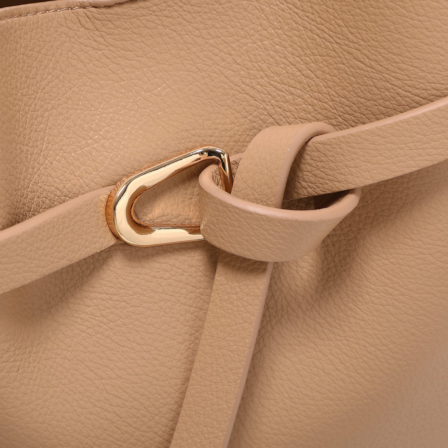 BORSA A TRACOLLA CON CINTURINO ORIZZONTALE