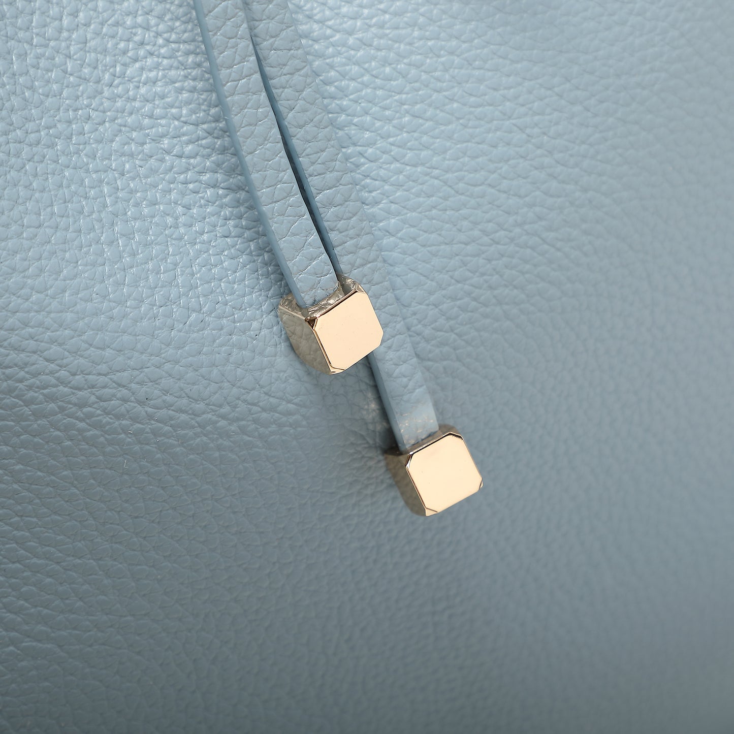 ZAINO CON TIRA ZIP CON DETTAGLIO QUADRATO