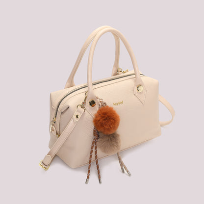 BORSA A BAULETTO CON DETTAGLIO APPESO