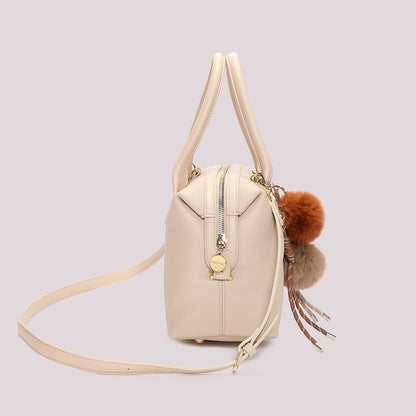 BORSA A BAULETTO CON DETTAGLIO APPESO