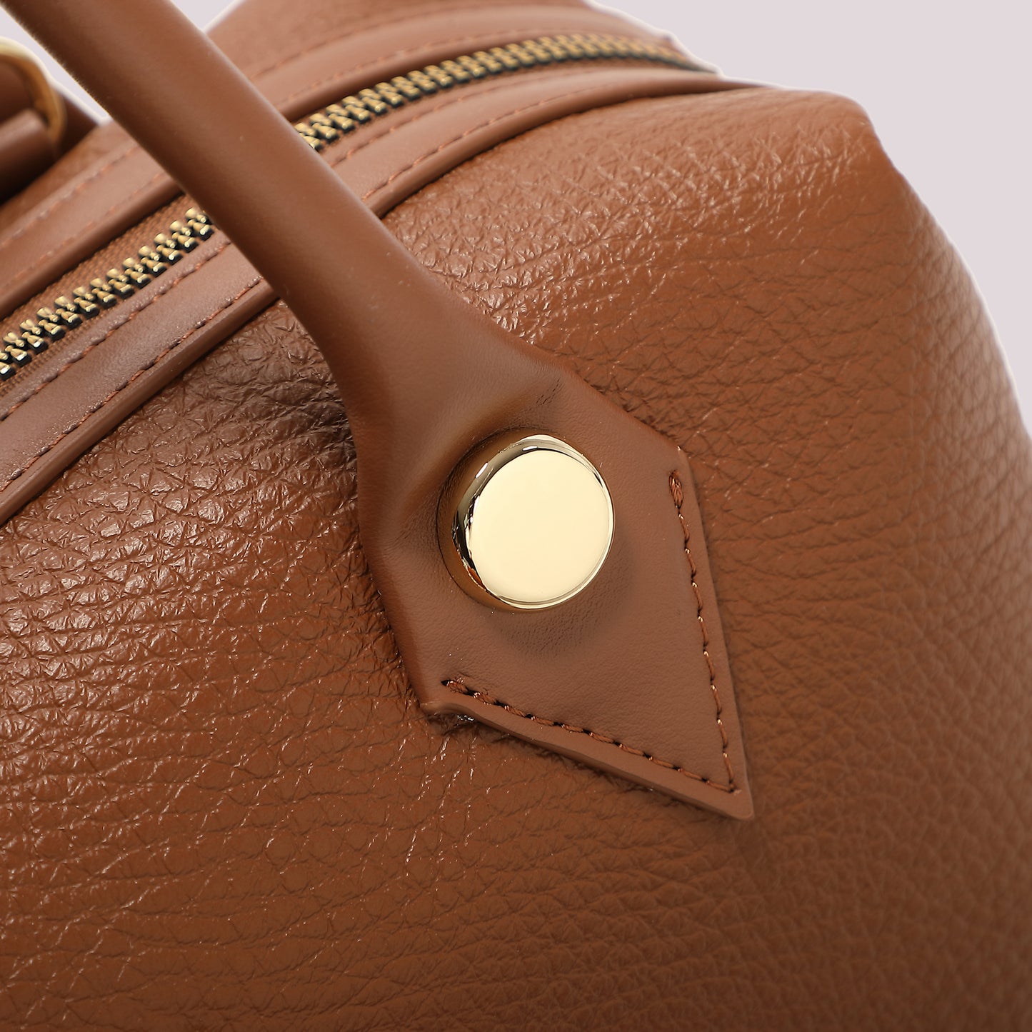 BORSA A BAULETTO CON DETTAGLIO APPESO