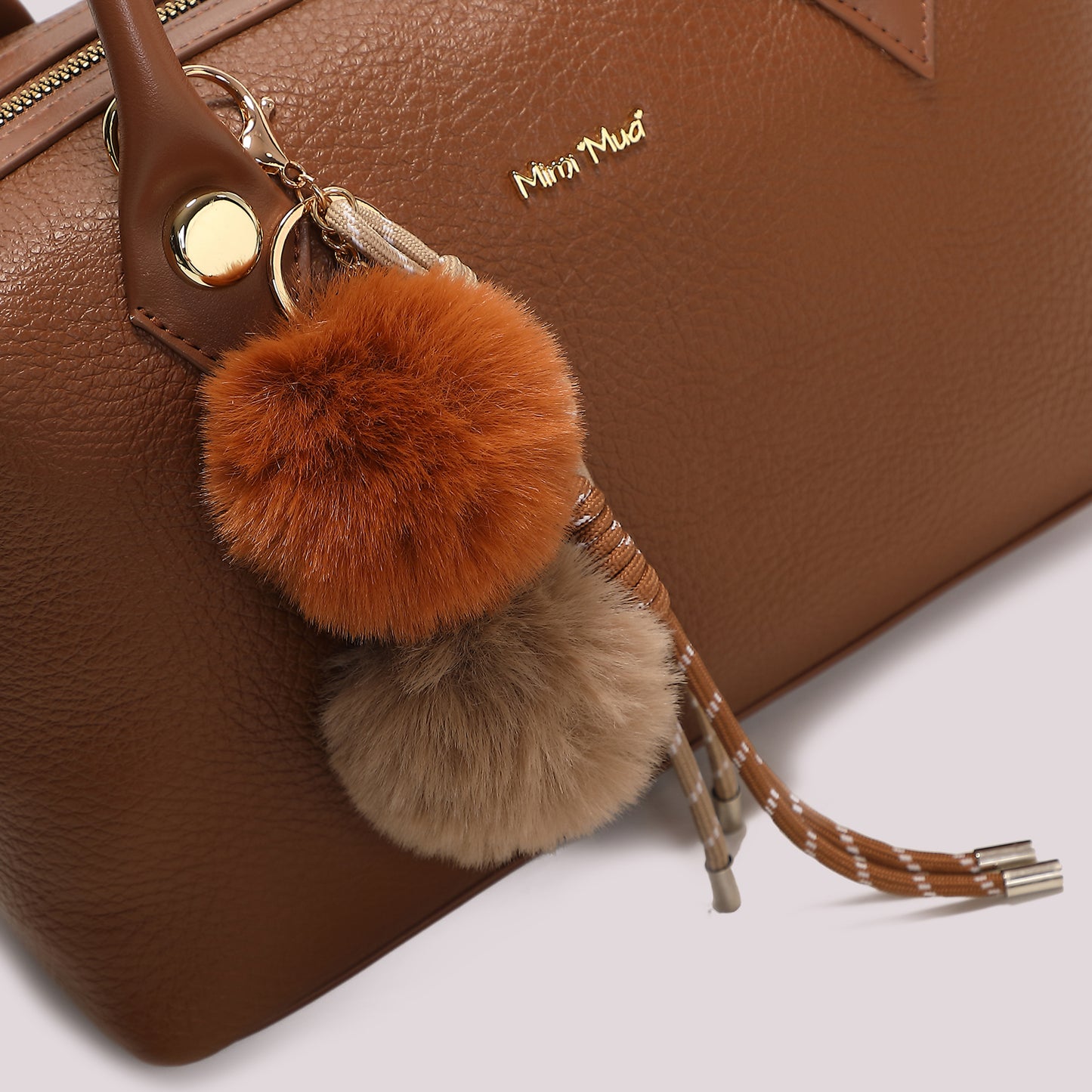 BORSA A BAULETTO CON DETTAGLIO APPESO