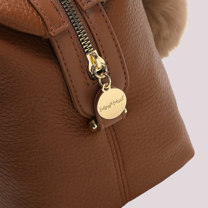 BORSA A BAULETTO CON DETTAGLIO APPESO