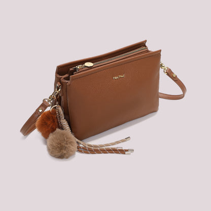 BORSA A TRACOLLA CON DETTAGLIO APPESO