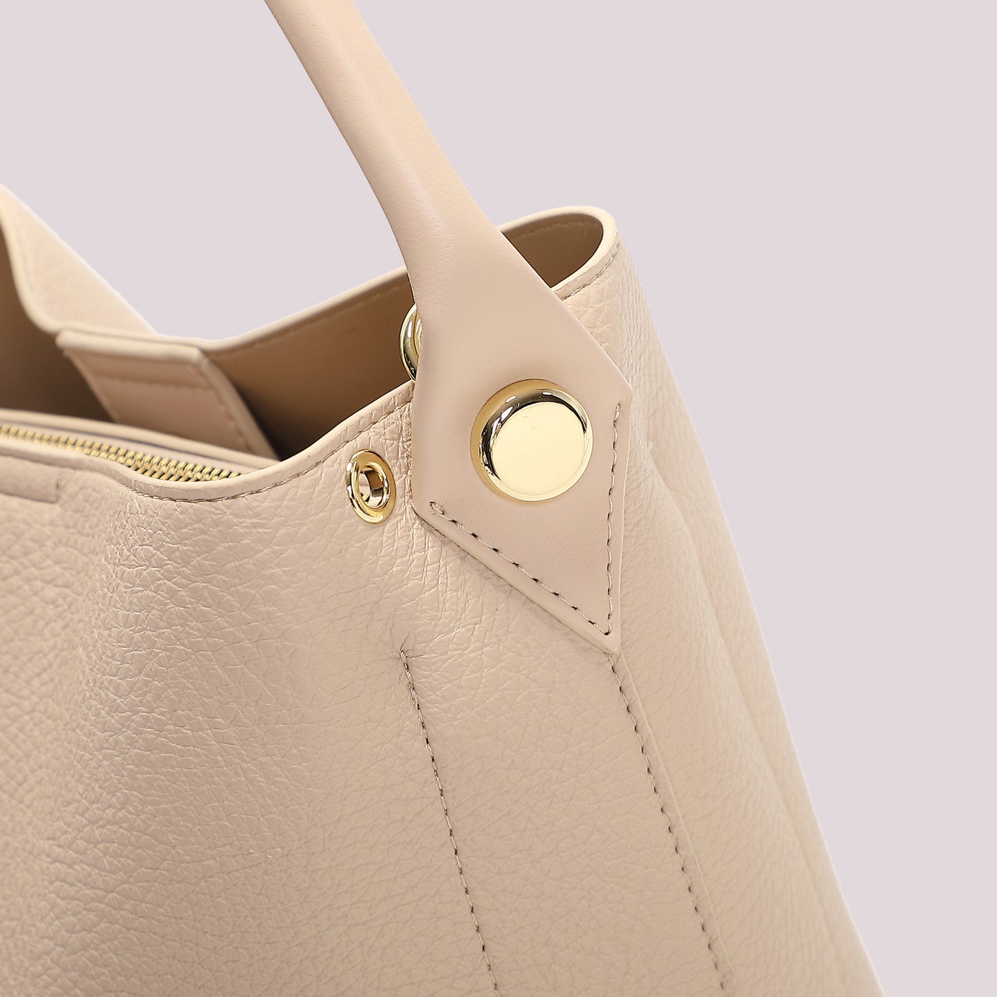 BORSA A SECCHIELLO CON DETTAGLIO APPESO