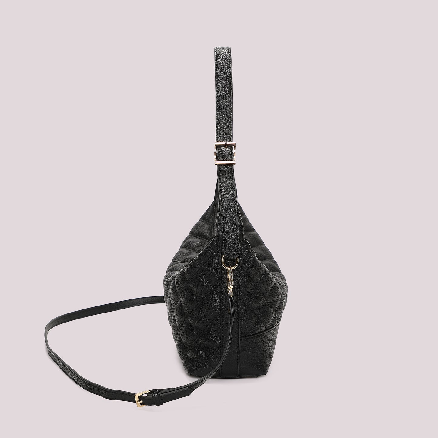 BORSA A SPALLA TRAPUNTATA CON BASE LISCIA