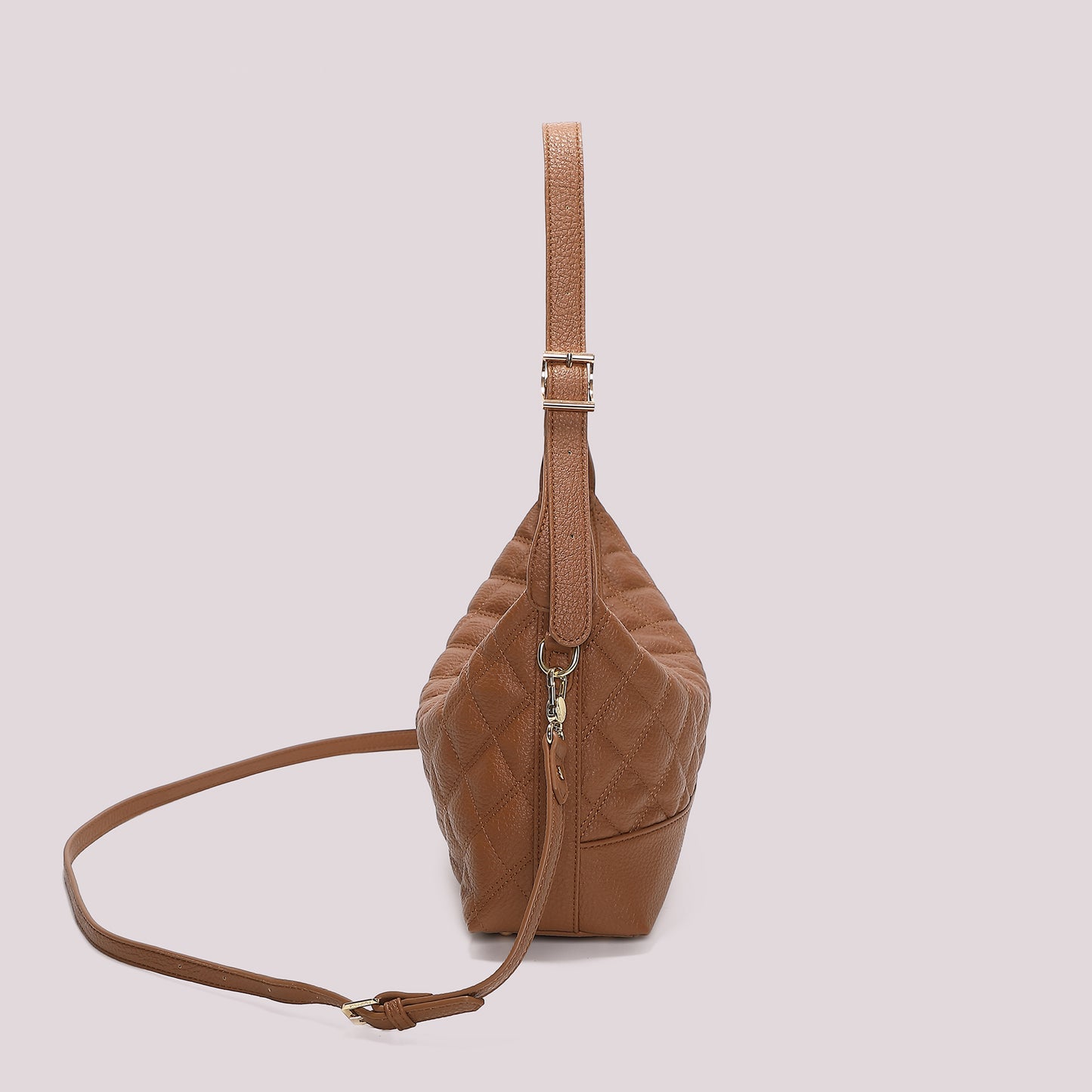 BORSA A SPALLA TRAPUNTATA CON BASE LISCIA