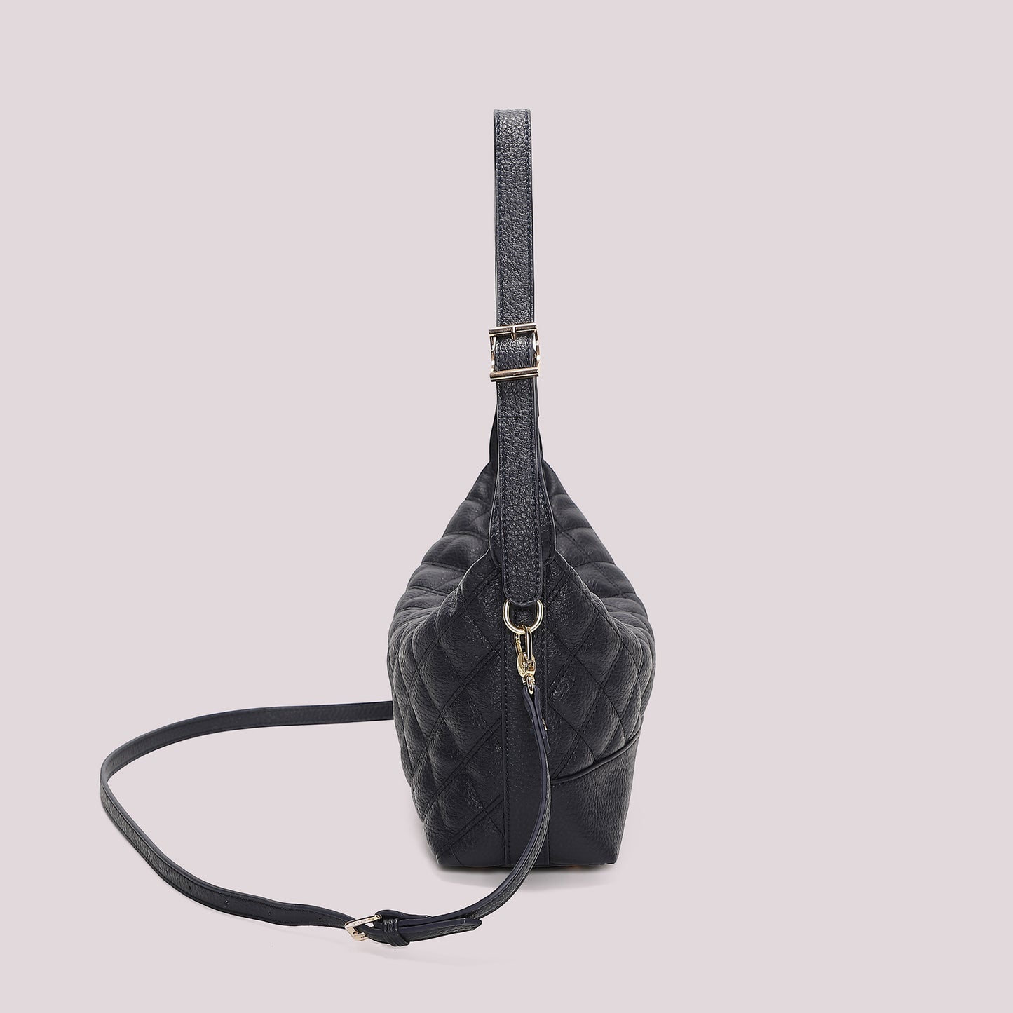 BORSA A SPALLA TRAPUNTATA CON BASE LISCIA