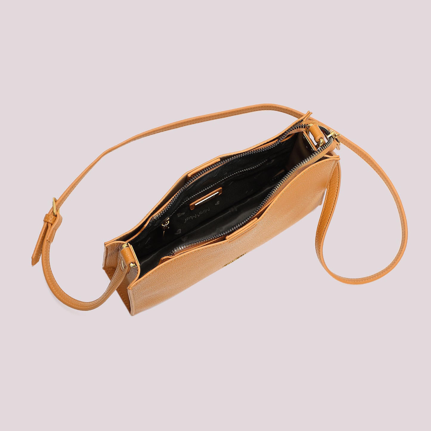 BORSA A TRACOLLA CON DETTAGLI SATINATI