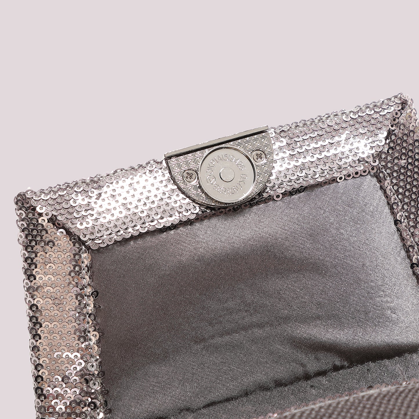 BORSA A MANO CON CATENA E PAILLETTES