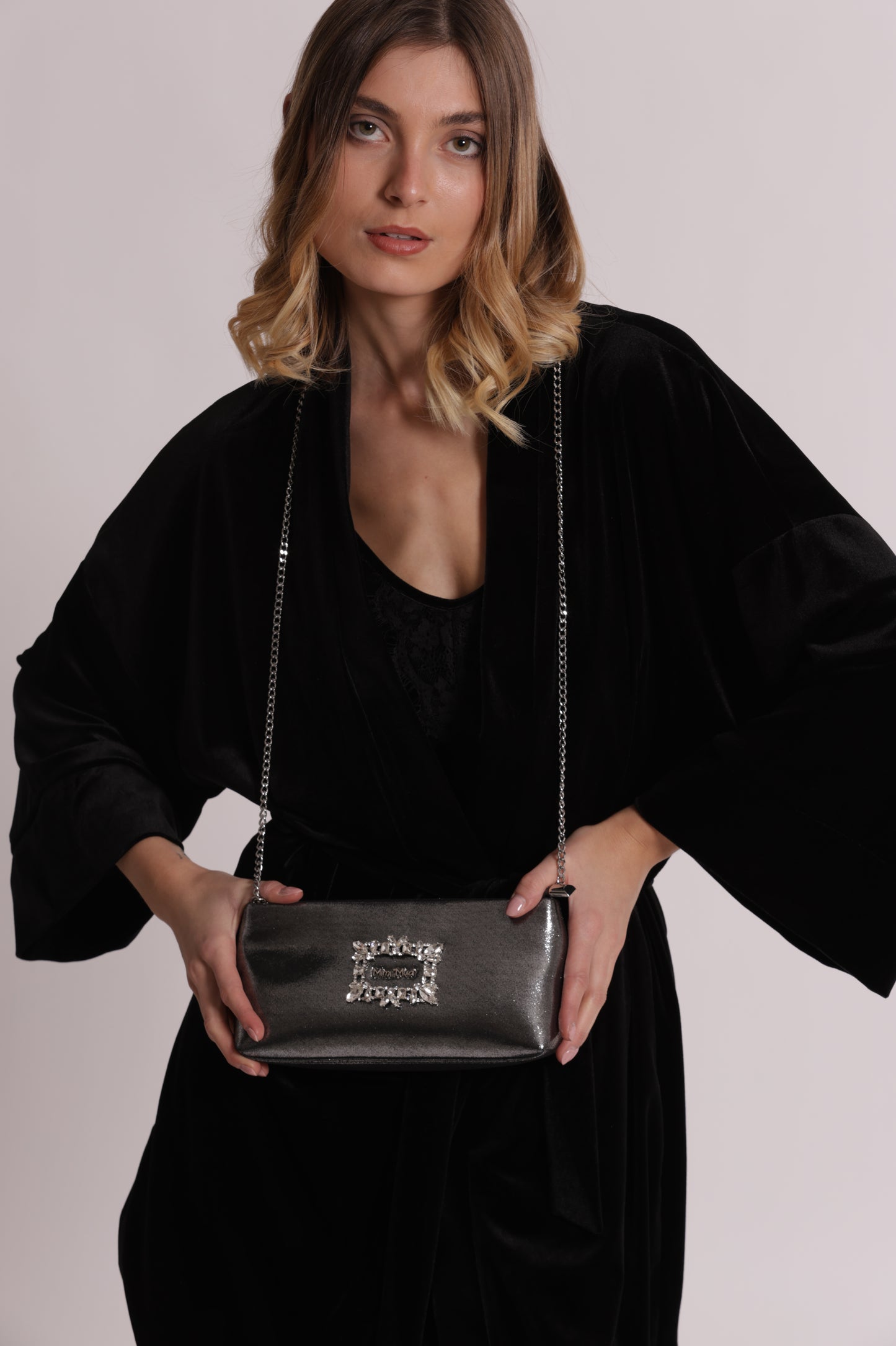 BORSA CLUTCH CON DETTAGLIO GIOIELLO