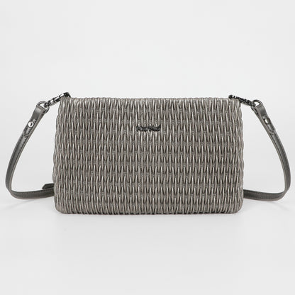 BORSA A TRACOLLA TRAPUNTATA