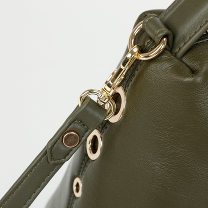 BORSA A SPALLA CON DETTAGLIO OCCHIELLI