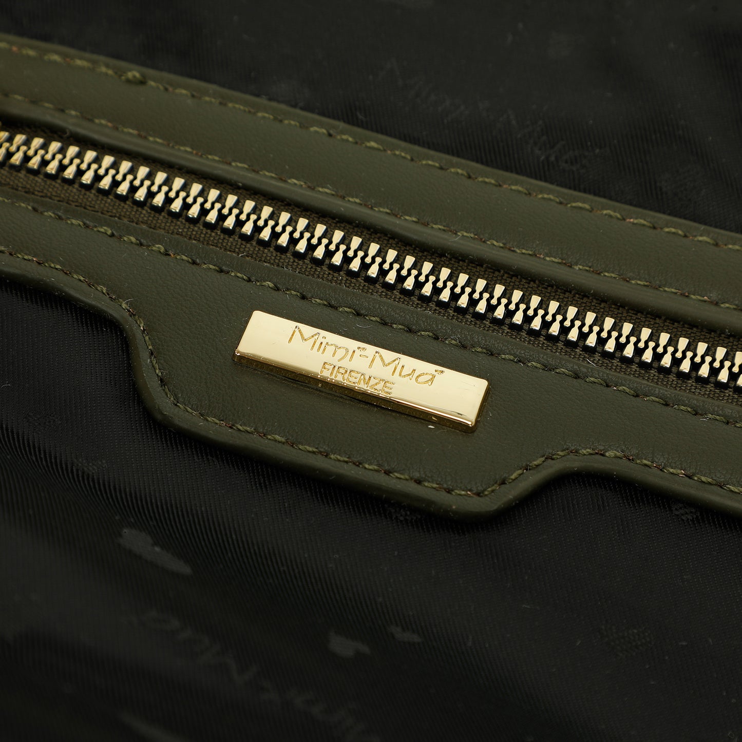 BORSA A SPALLA CON DETTAGLIO OCCHIELLI