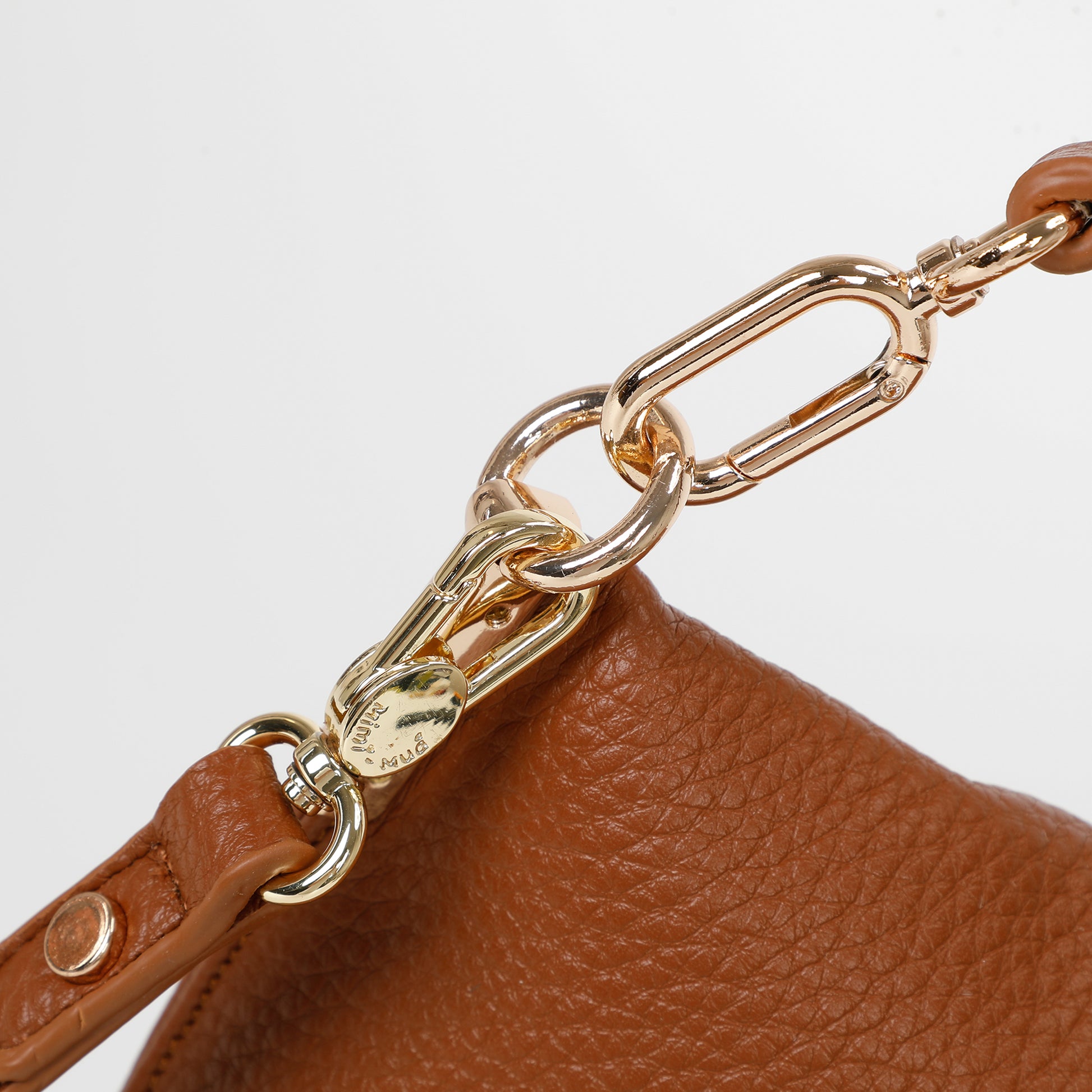 BORSA A SPALLA CON DETTAGLIO IN PIUMINO