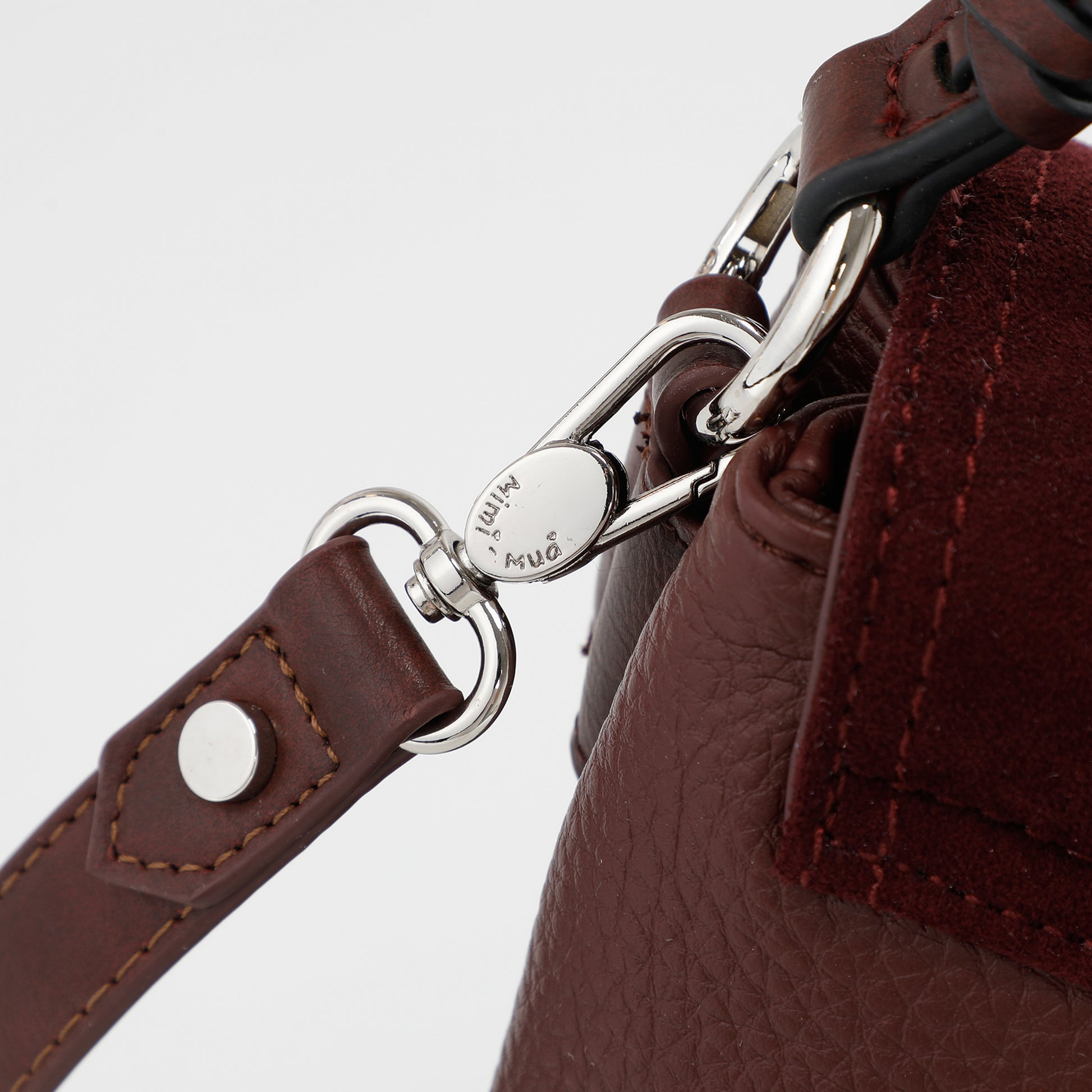 BORSA A MANO CON DETTAGLIO IN ECO SUEDE