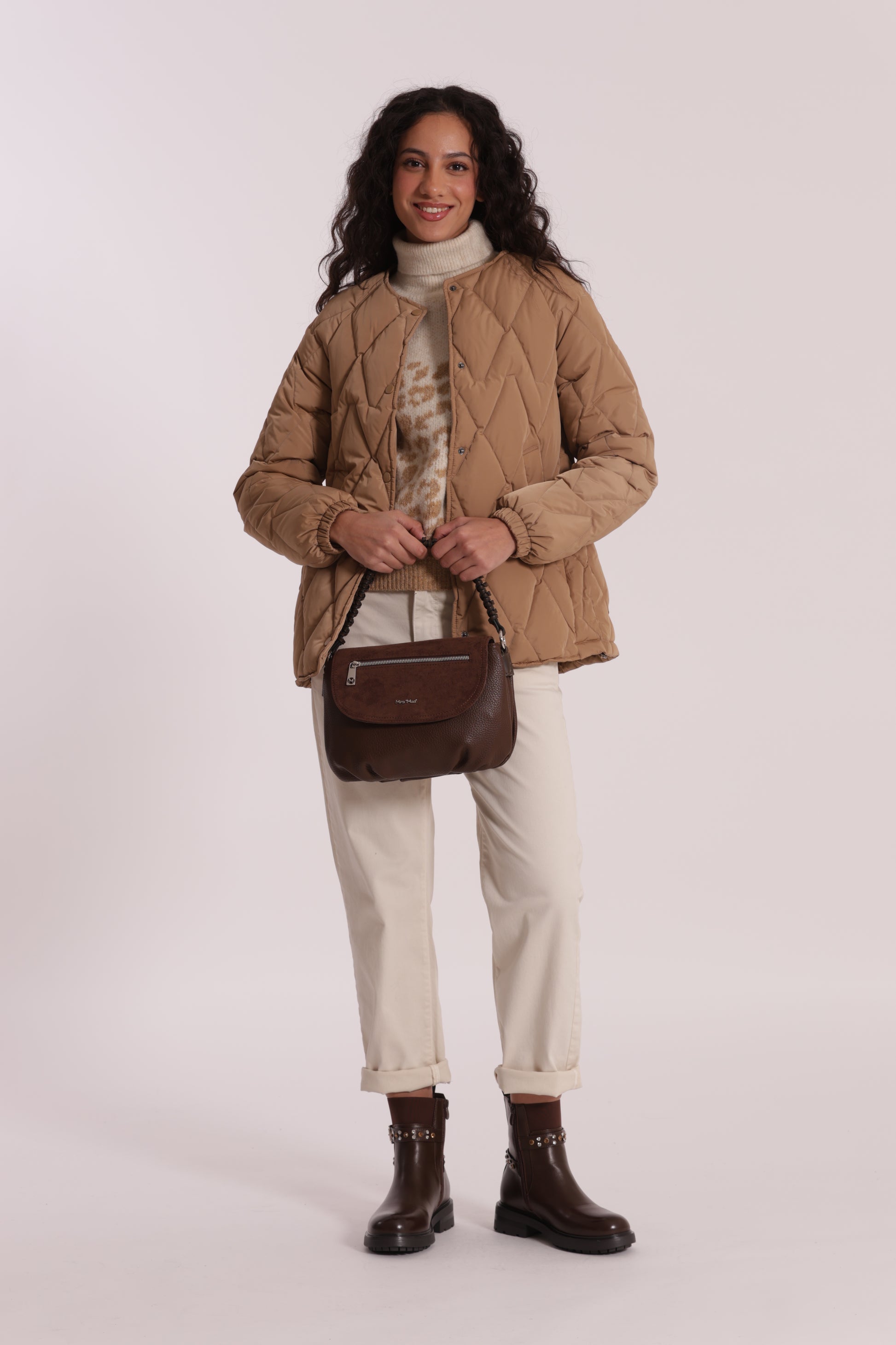 BORSA A MANO CON DETTAGLIO IN ECO SUEDE