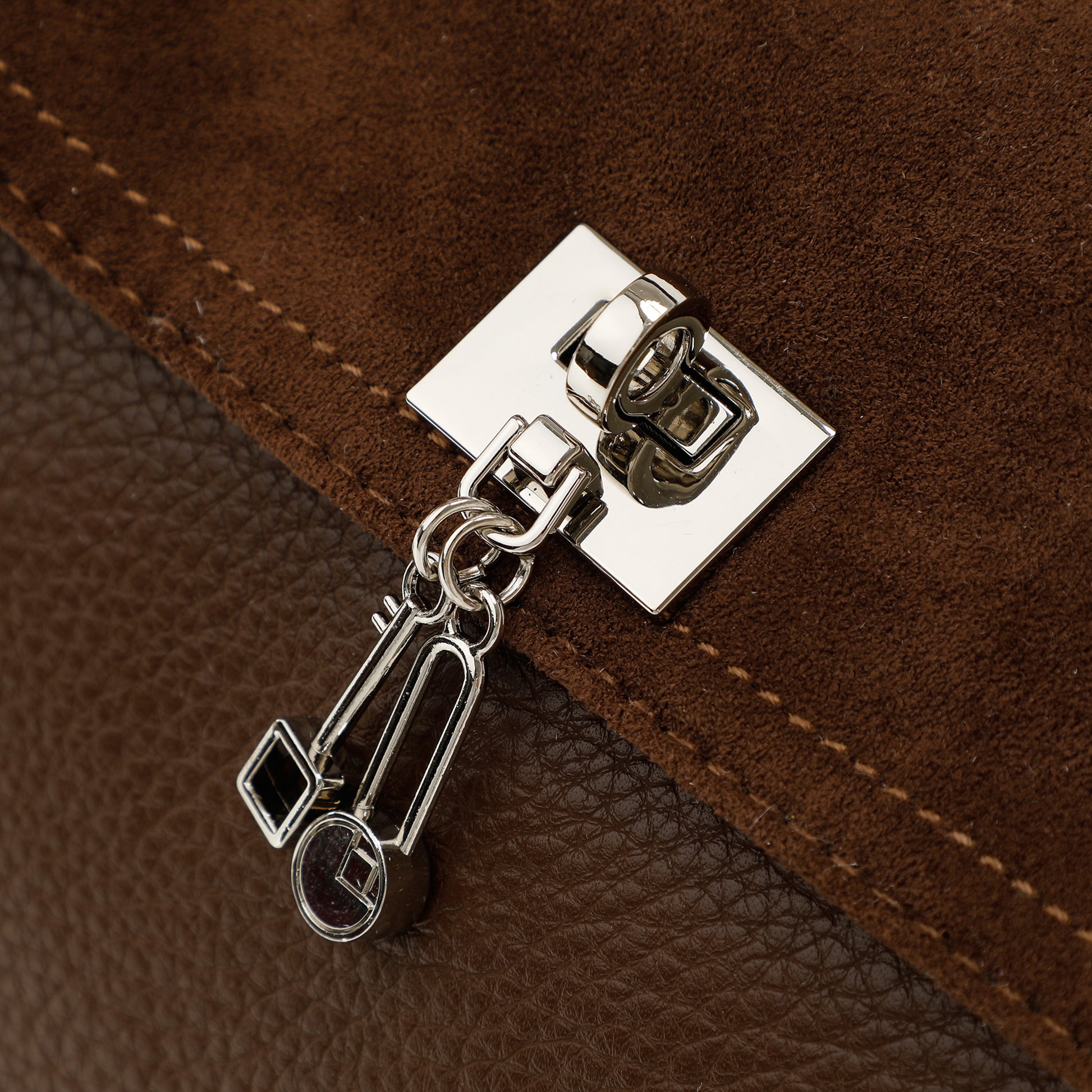 BORSA A SPALLA CON DETTAGLIO IN ECO SUEDE