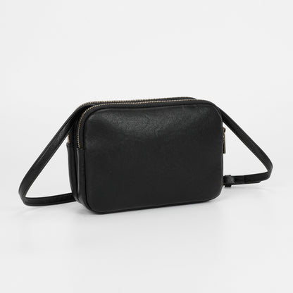 BORSA A TRACOLLA CON ACCESSORI IN OTTONE