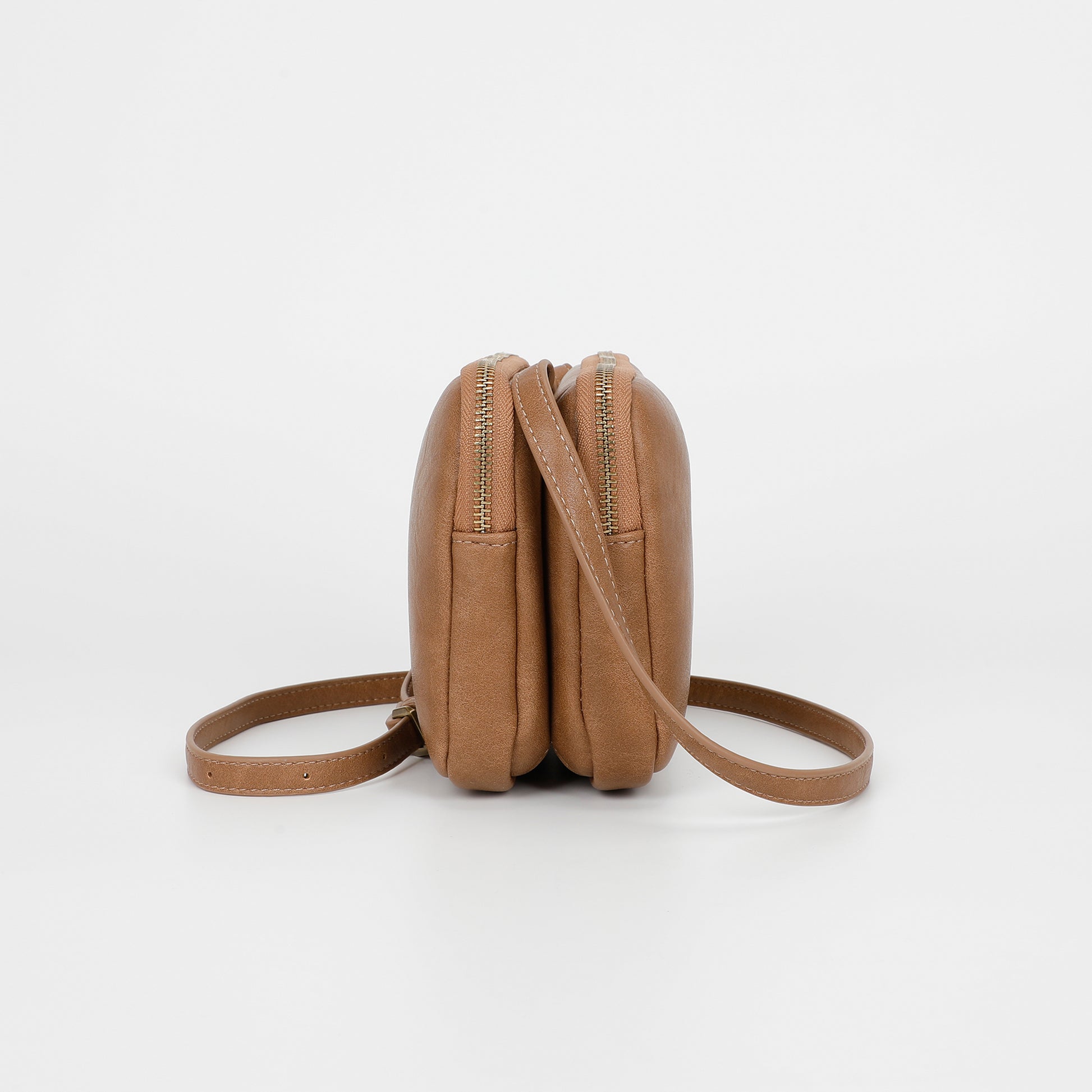 BORSA A TRACOLLA CON ACCESSORI IN OTTONE