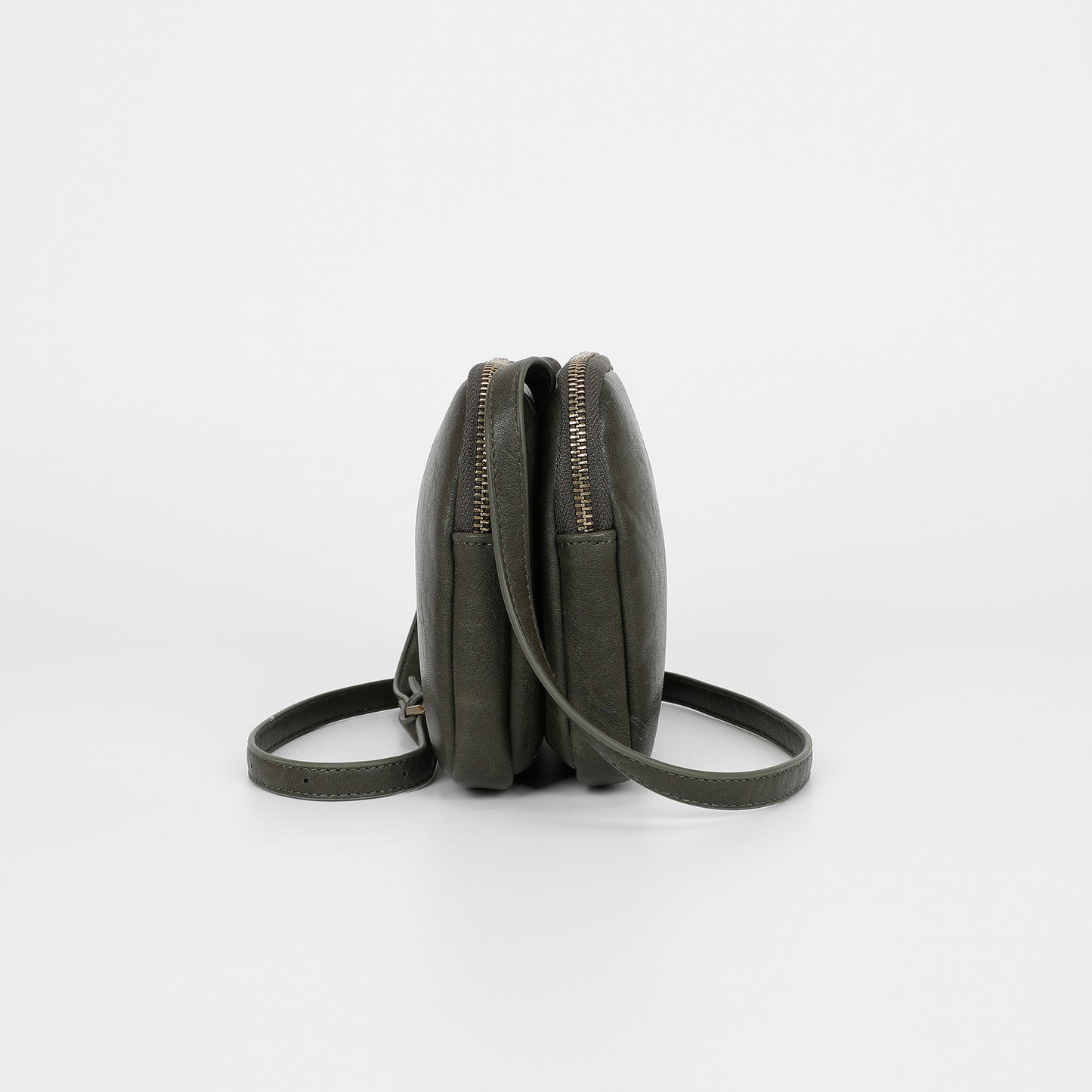 BORSA A TRACOLLA CON ACCESSORI IN OTTONE