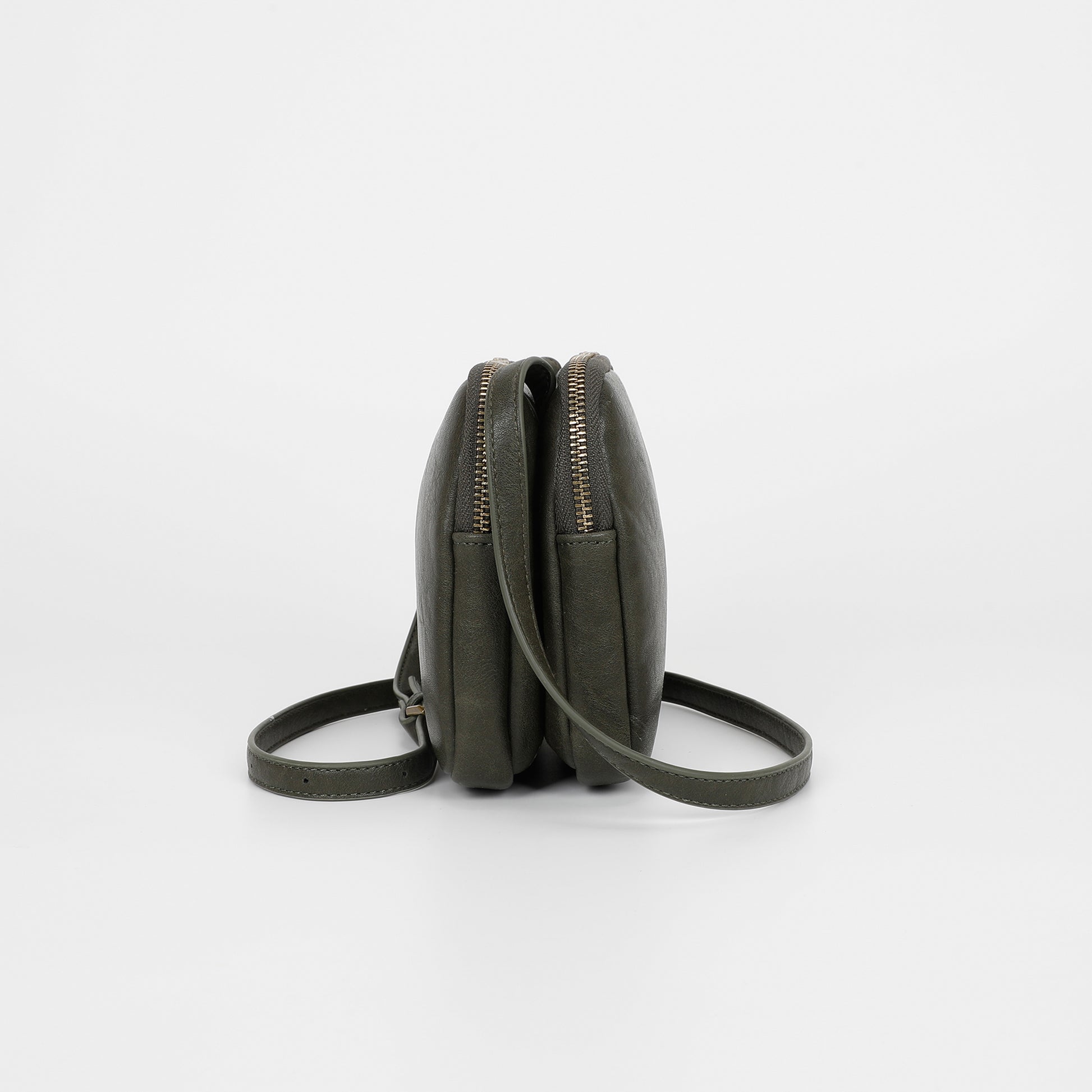 BORSA A TRACOLLA CON ACCESSORI IN OTTONE