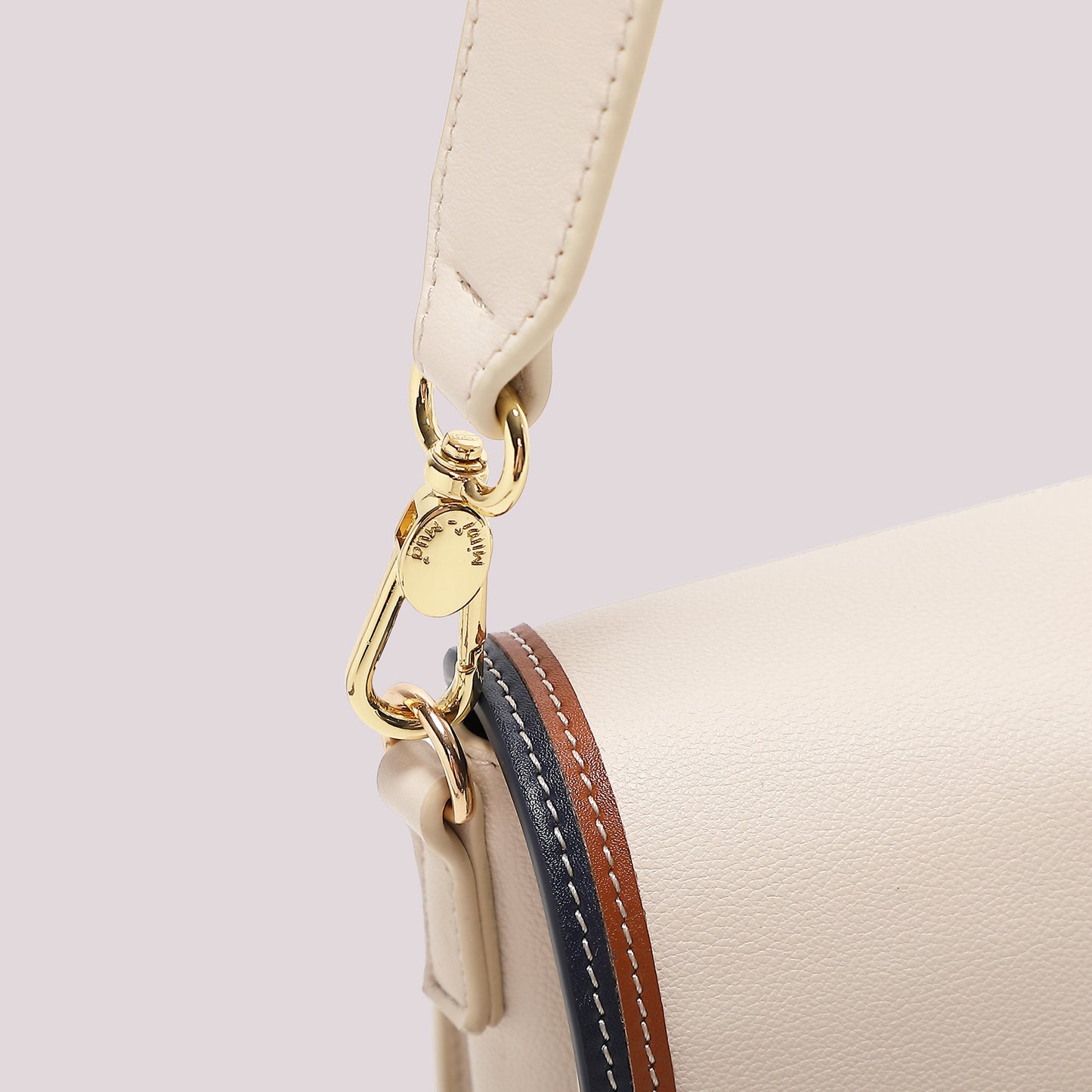 BORSA A TRACOLLA CON BORDO COLORATO