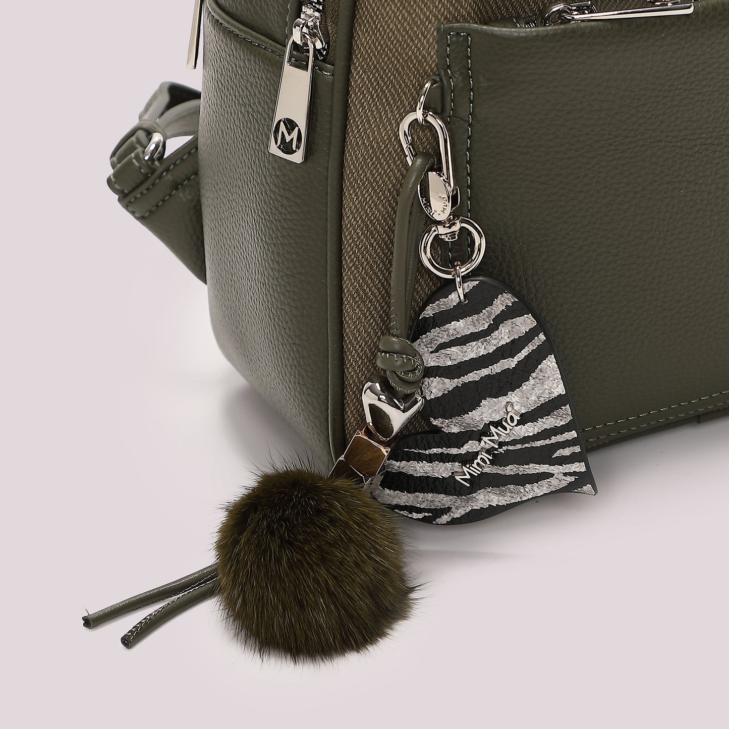 ZAINO CON CHARM E CUORE
