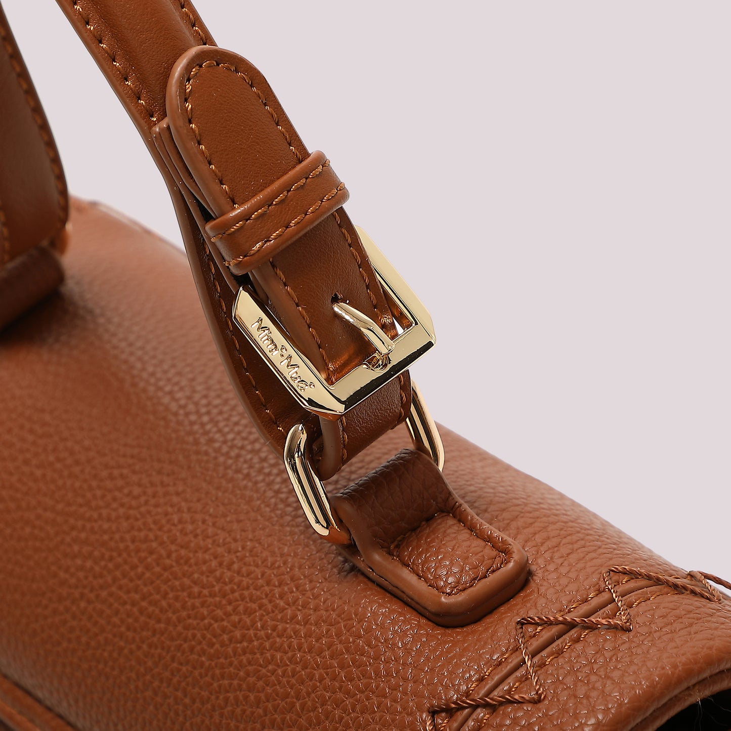 BORSA A MANO CON CUCITURE A VISTA