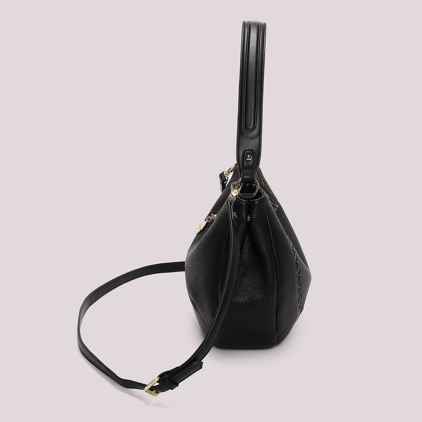 BORSA A SPALLA CON CUCITURE A VISTA