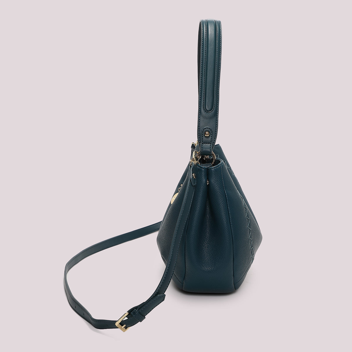 BORSA A SPALLA CON CUCITURE A VISTA